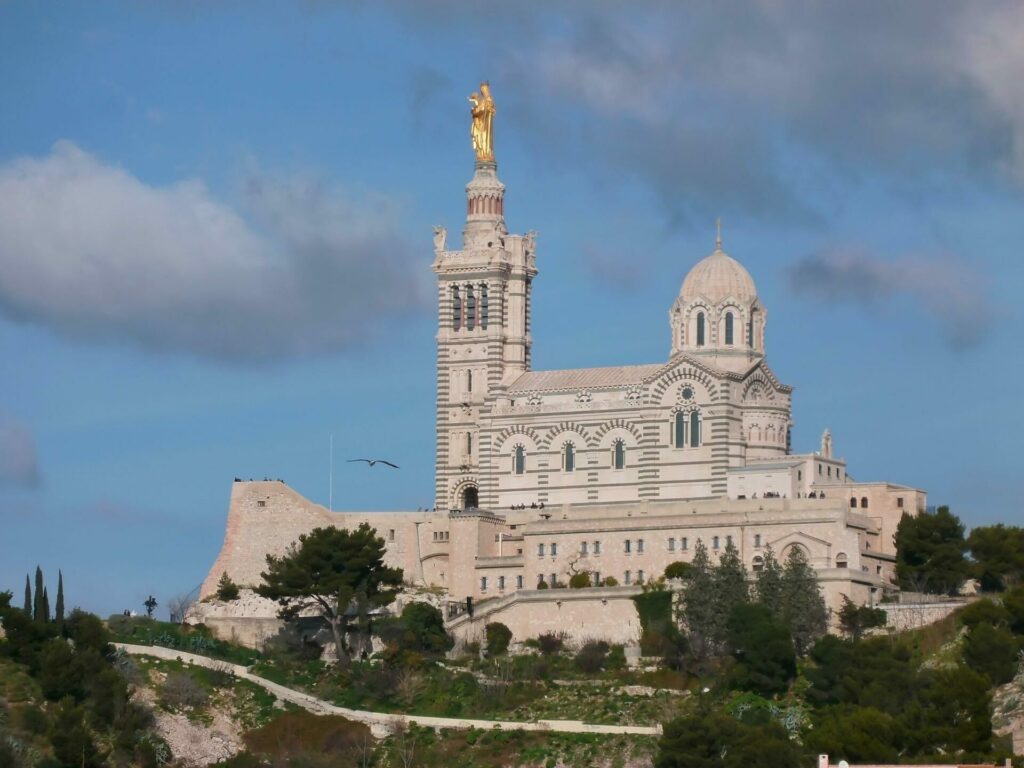 Visiter la basilique Notre Dame de la Garde pendant un week-end à Marseille
