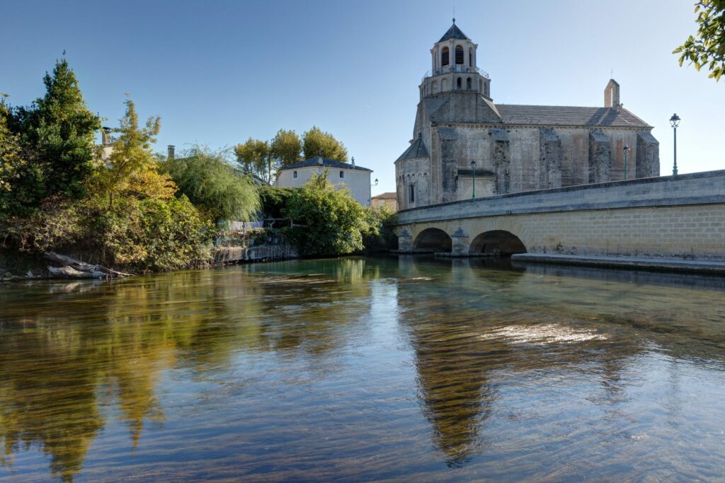 Vue sur la Sorgue et l'église