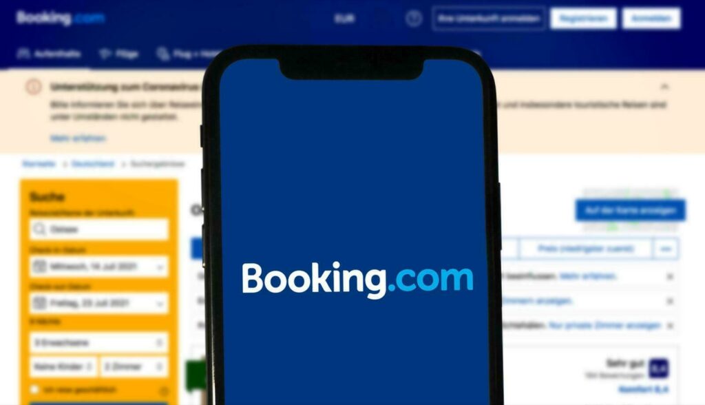 Booking, le leader des hôtels, nouveau concurrent d'Aribnb