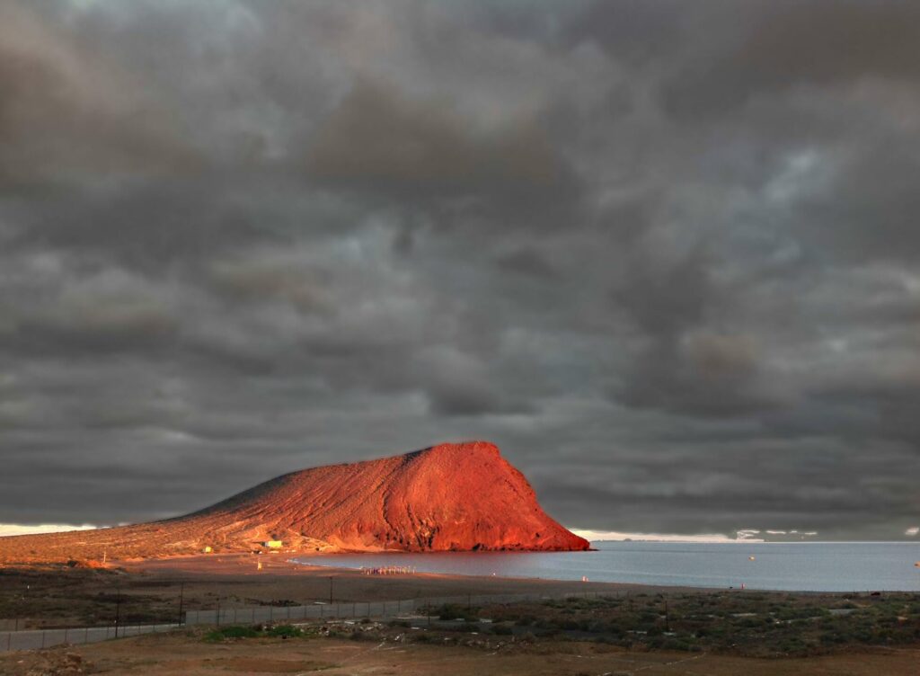 La Tejita avec la Montaña Roja