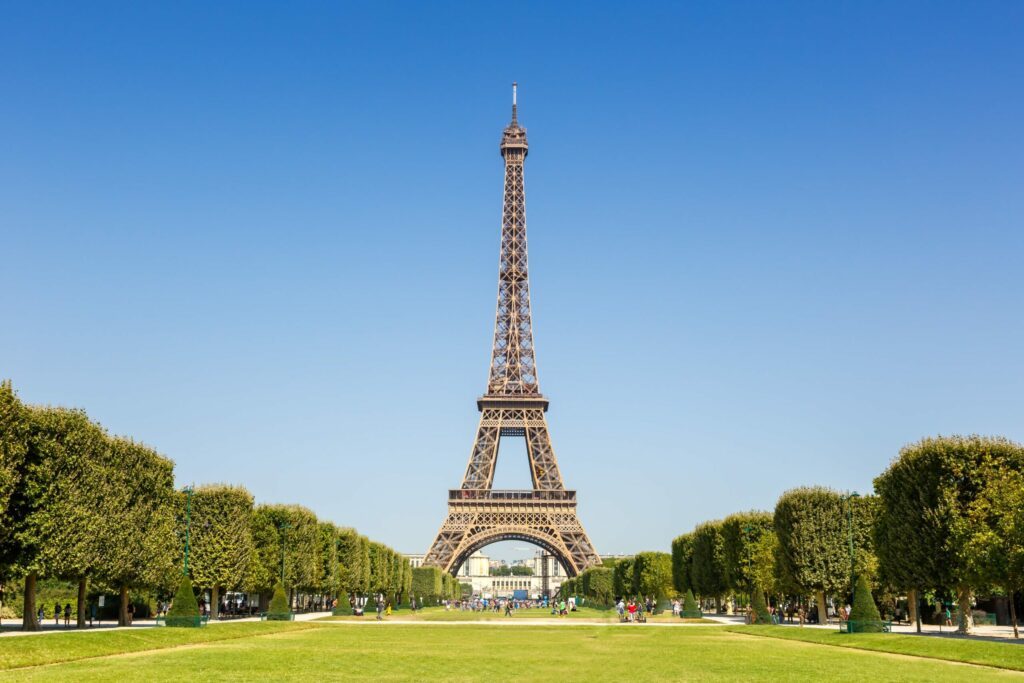 La Tour Eiffel dans les quartiers de Paris à visiter