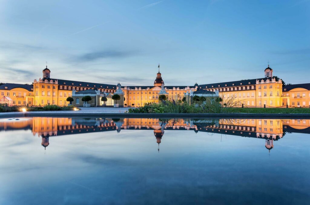 Le château de Karlsruhe au soir