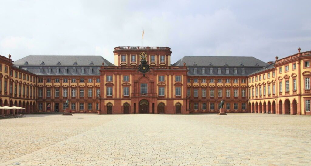 Le château de Mannheim parmi les plus beaux châteaux d'Allemagne