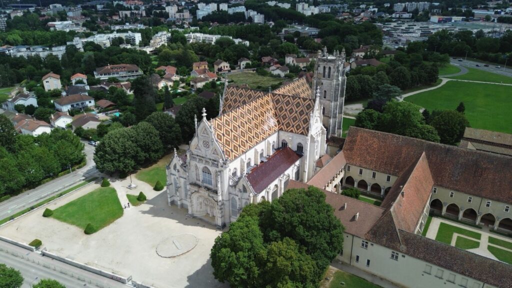 Le Monastère royal de Brou dans la ville de Bourg-en-Bresse autour de Lyon