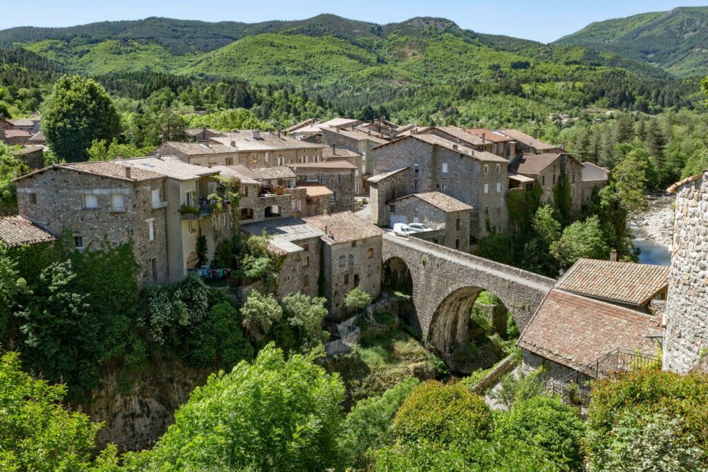 Le village de Jaujac en Ardèche