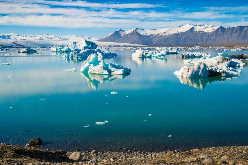 Les icebergs flottants de Jökulsárlón