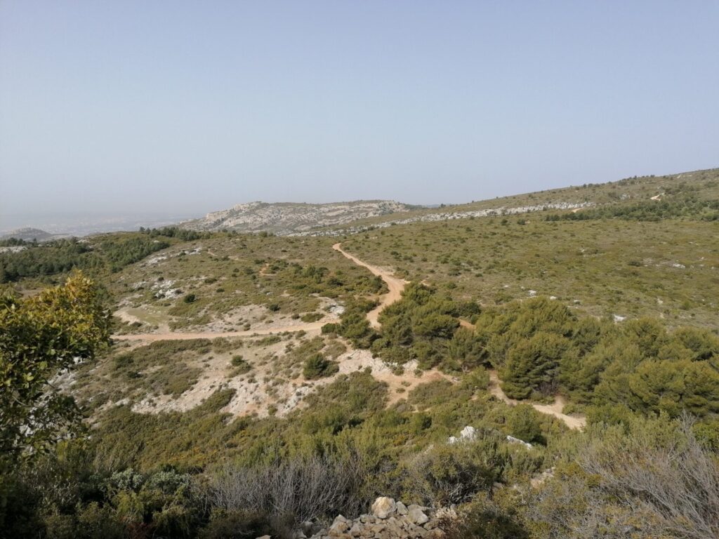Superbe vue sur le massif du Garlaban, proche de Marseille