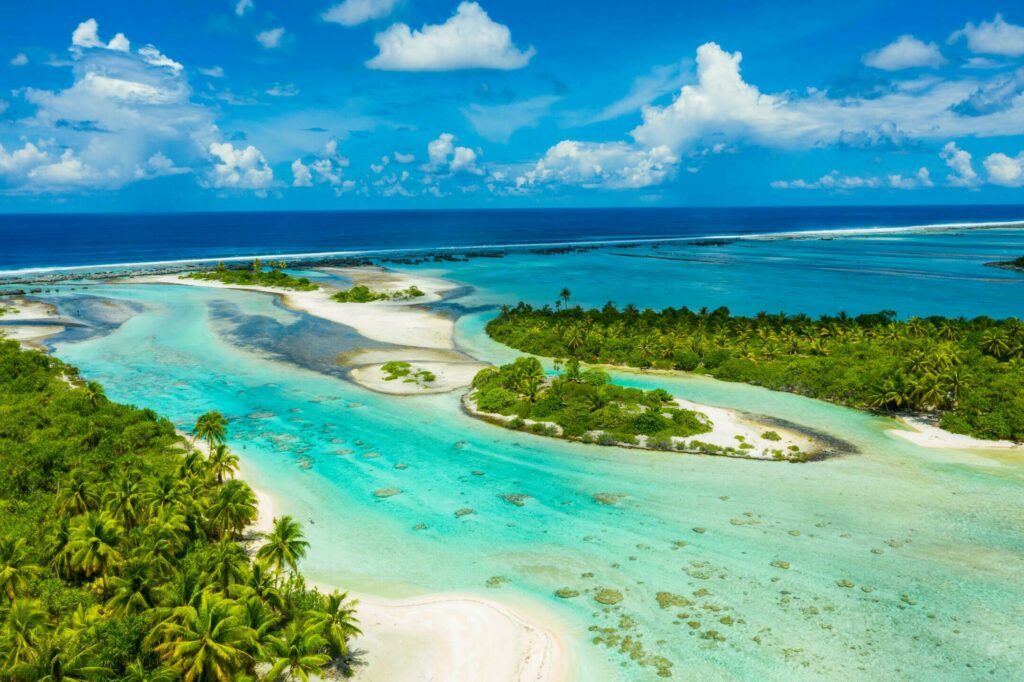 Vue aérienne sur Rangiroa et son lagon