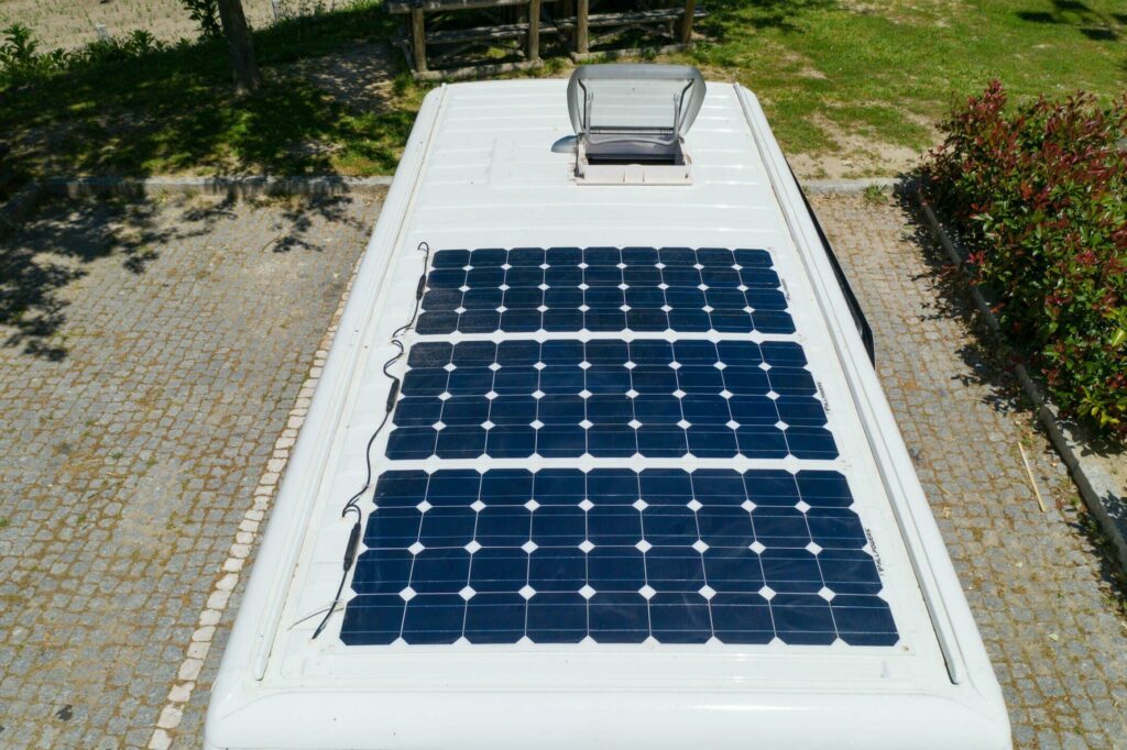 Des panneaux solaires sur un camping-car