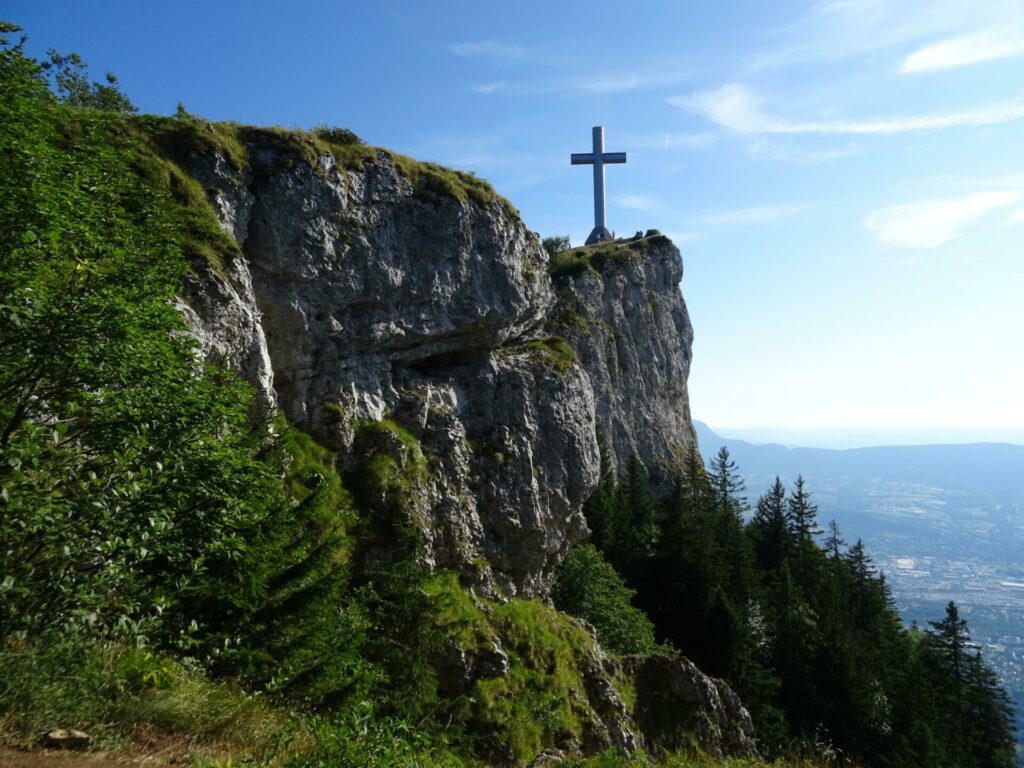 La Croix du Nivolet dans le parc naturel du massif des Bauges