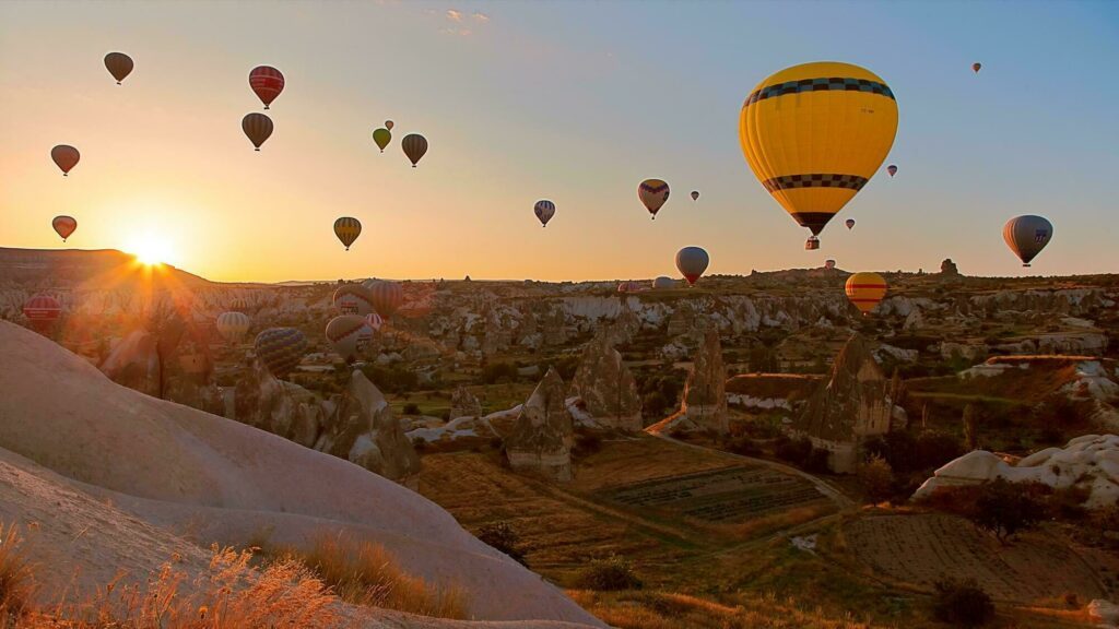 Découvrir les paysages de la Cappadoce en Montgolfière