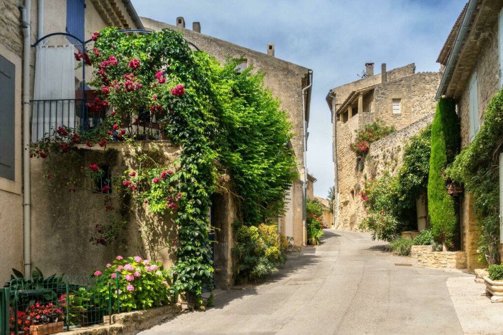 Une ruelle du village d'Ansouis