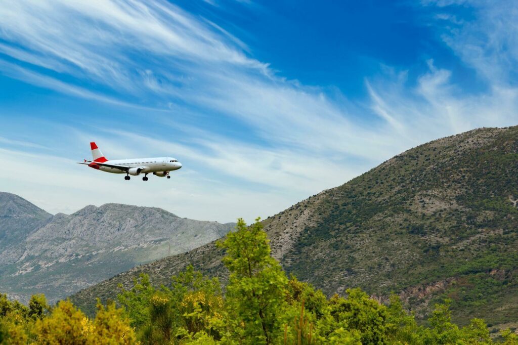 Avion atterrissant à l'aéroport de Dubrovnik 