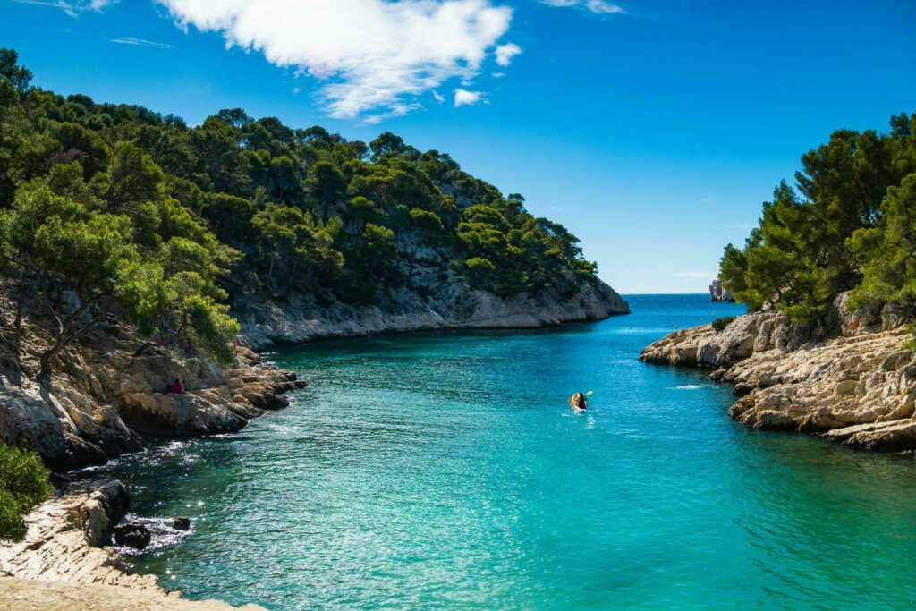 Faire du kayak dans le parc national des Calanques