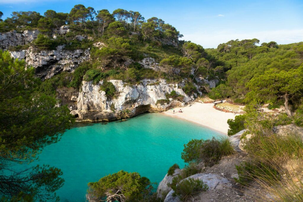 La Cala Turqueta parmi les plages de Minorque