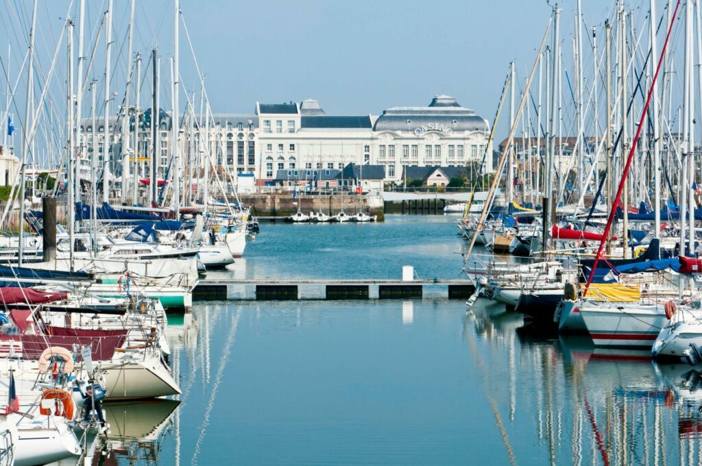 Le Casino de Deauville et le port