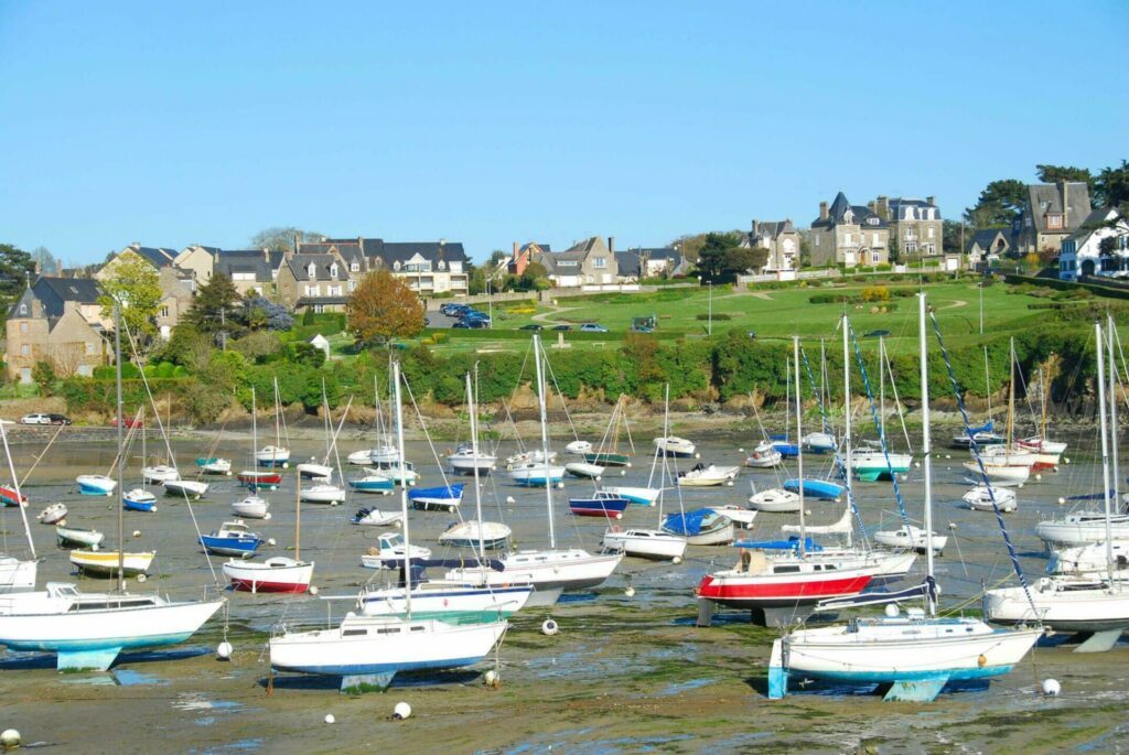 Le port de Saint-Briac à marée basse