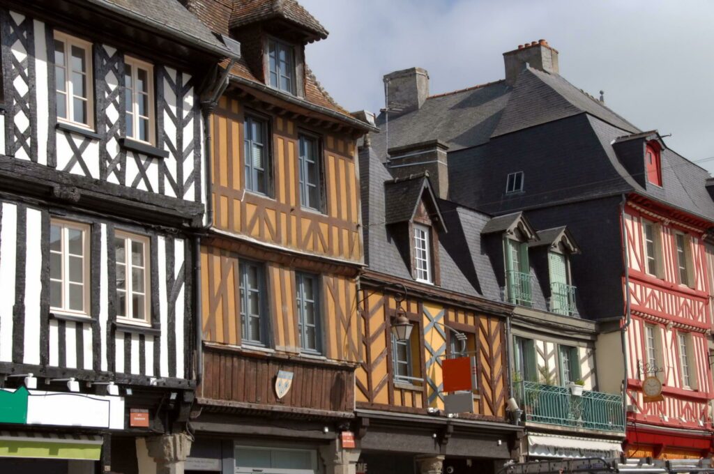 Les façades colorées de Dol de Bretagne autour de Saint-Malo