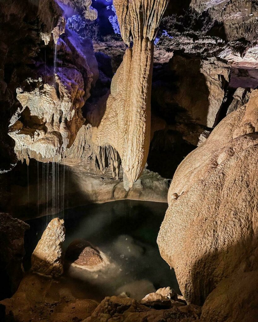 La cascade de Cumberland Caverns
