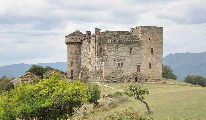 Le château d'Aujac dans les plus beaux villages des Cévennes