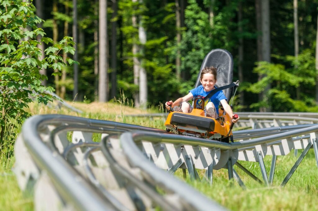 Faire de la luge sur rails