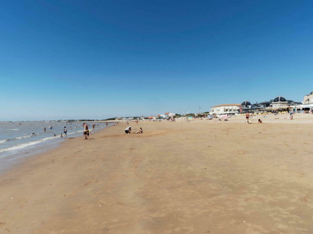 La longue plage de Châtelaillon