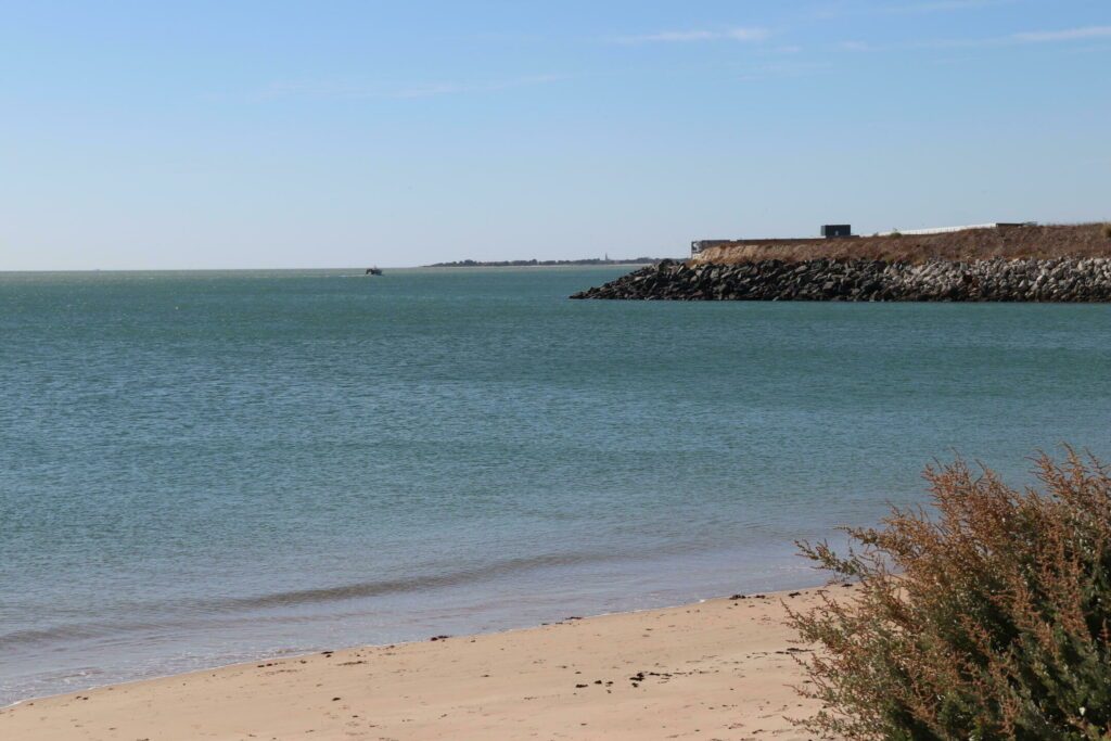 La plage de Chef de Baie avec vue sur l'île de Ré