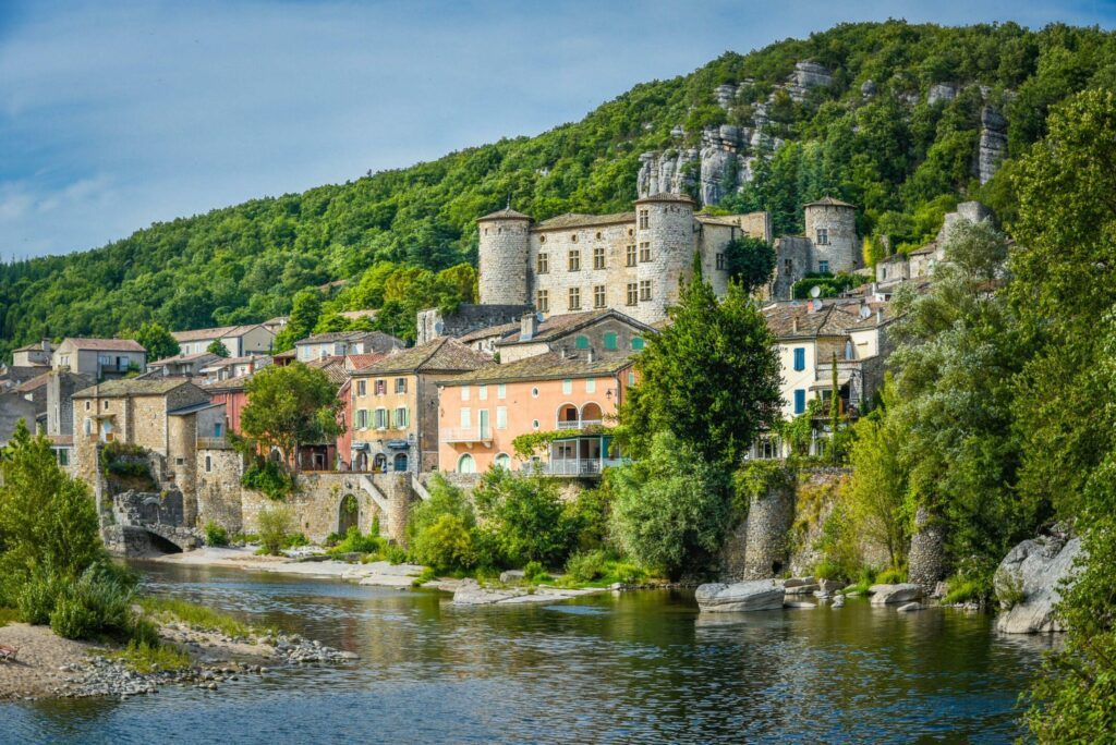 Le joli village de Vogüe