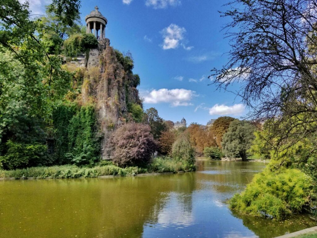 Le parc des Buttes-Chaumont à Paris