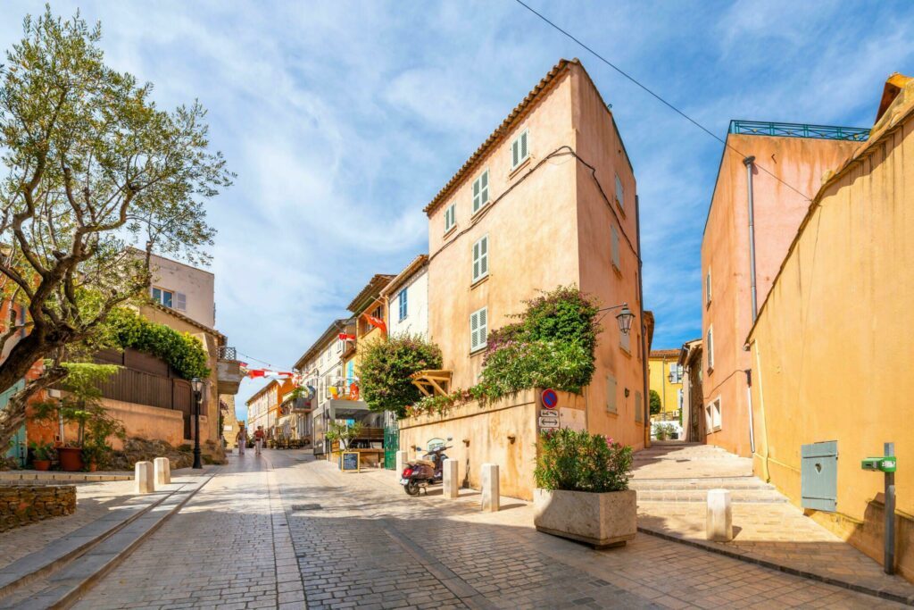 Les rues colorées de Saint-Tropez