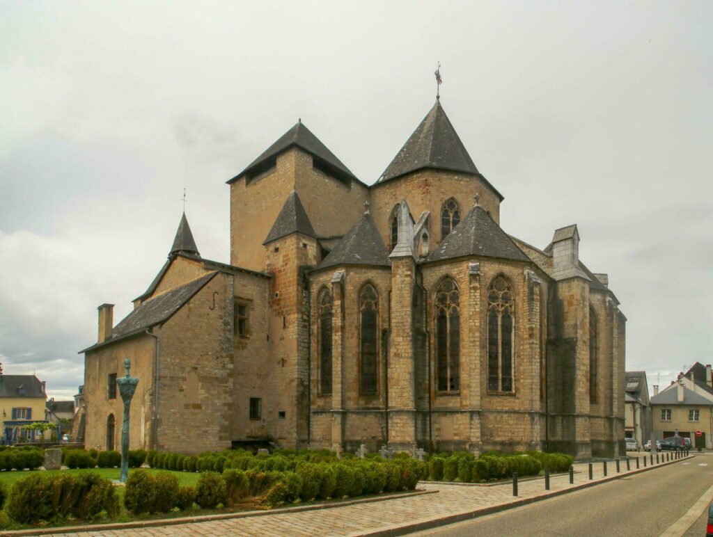 La cathédrale de Santa Maria à faire autour de Pau