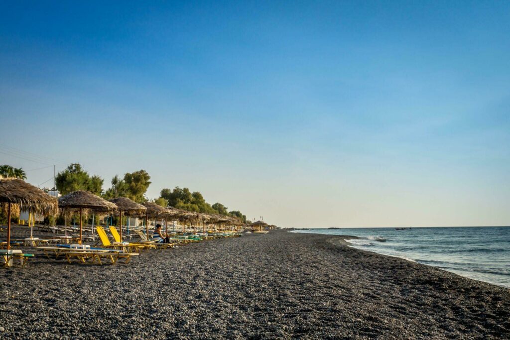 La plage de Kamari