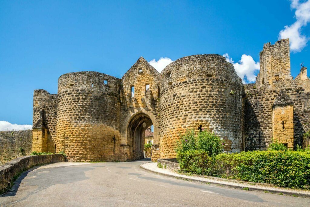 La porte des Tours dans le village de Domme