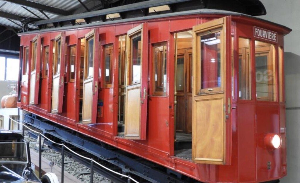 L'ancien Funiculaire de Fourvière est au Musée de l’Automobile Henri Malartre près de Lyon