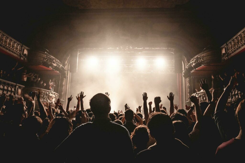 S'amuser en discothèque à Paris le soir