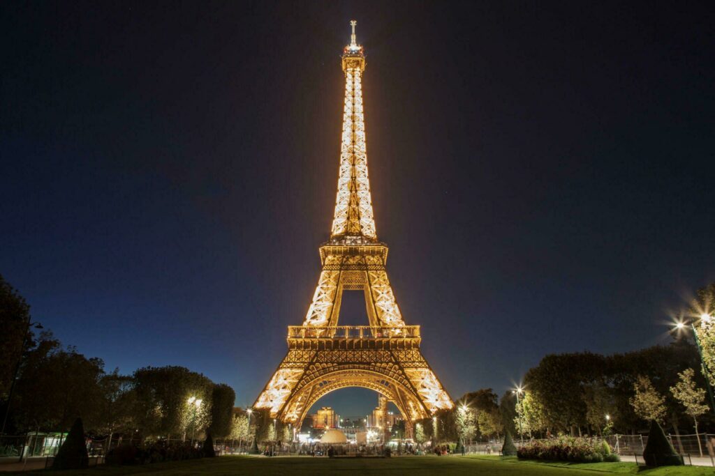 La tour Eiffel illuminée