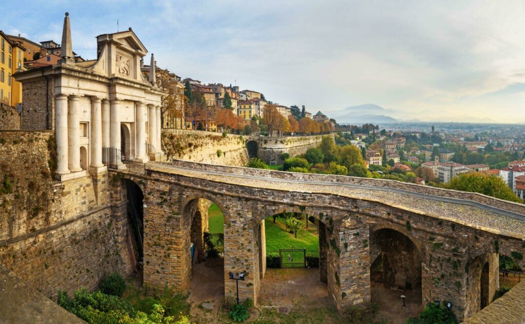 Bergame dans les plus beaux paysages d'Italie du Nord