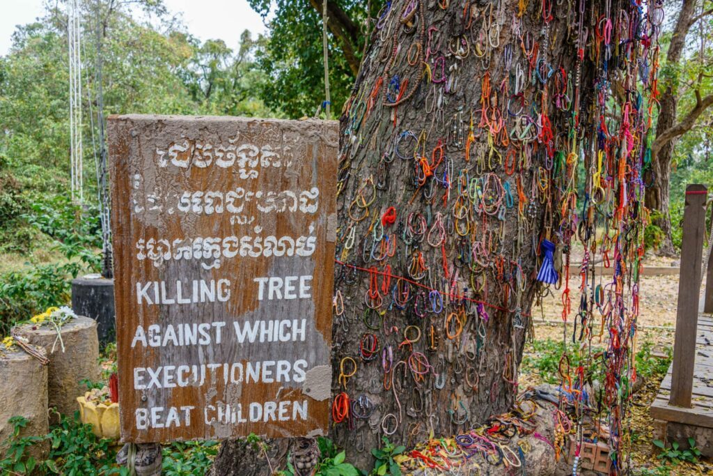 צמידים צבעוניים למחווה לילדים קורבנות רצח העם
