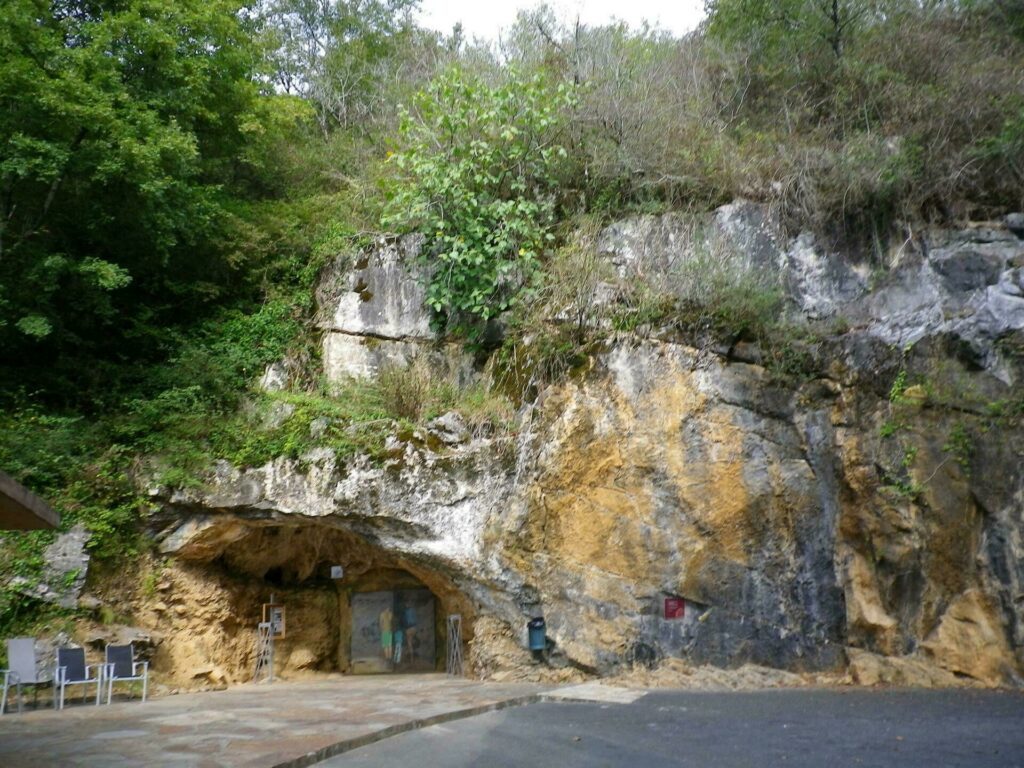 המערות של איסטוריץ ואוקסוסלהאיה