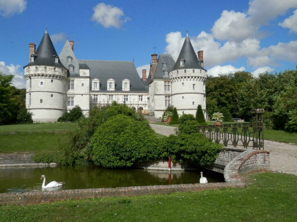 Le château de Mesnières en Bray