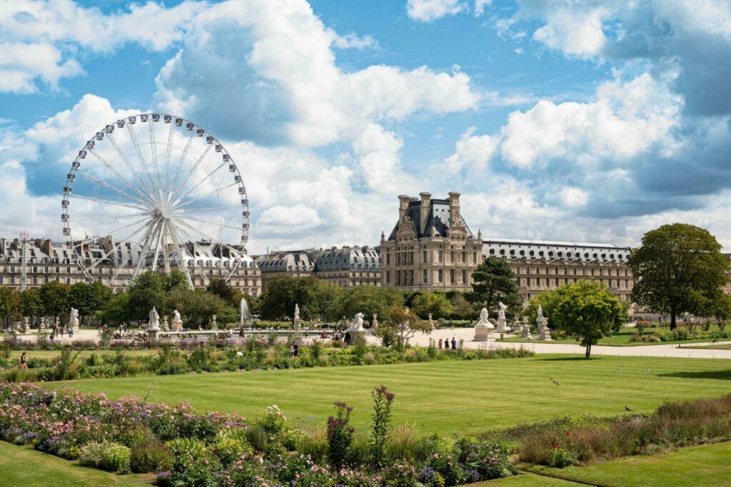 גן הטווילרי לבקר בפריז עם בני נוער