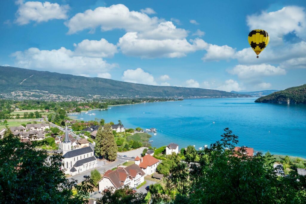 Jezioro Annecy balonem na ogrzane powietrze we Francji