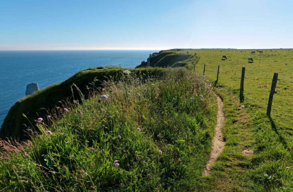 Se promener sur le chemin des Douaniers