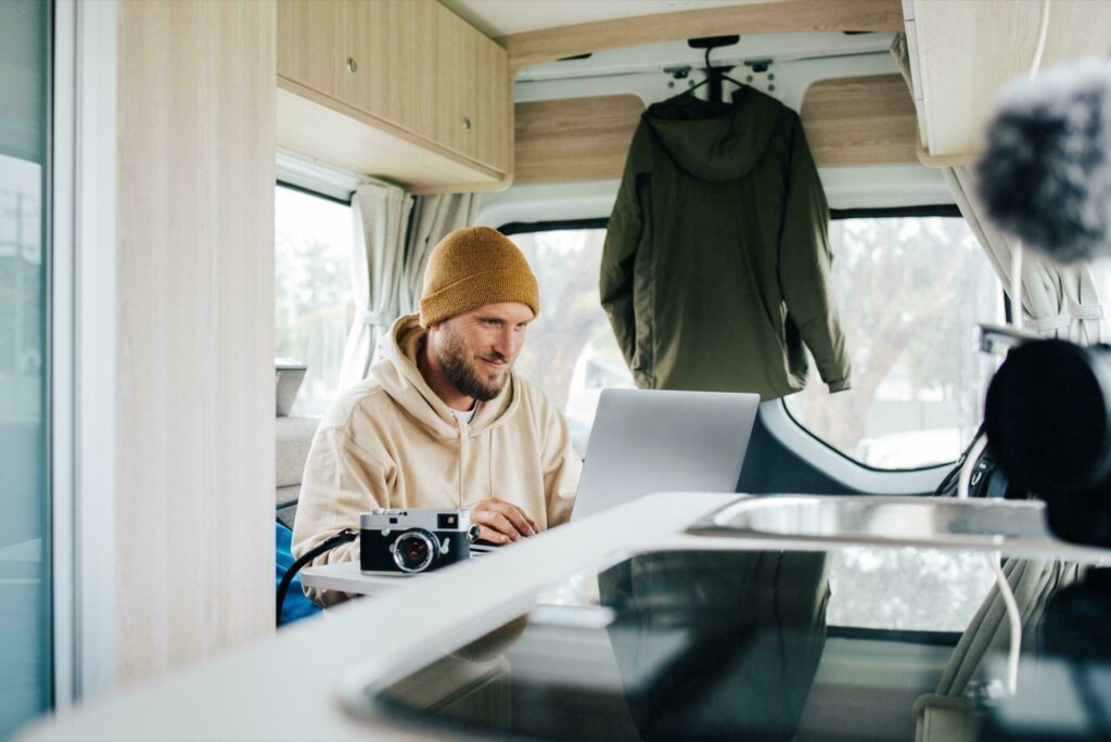 Electricité et appareils à recharger dans un van