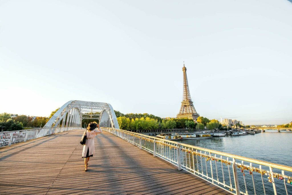 La passerelle Debilly autour de la Tour Eiffel