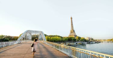 La passerelle Debilly autour de la Tour Eiffel