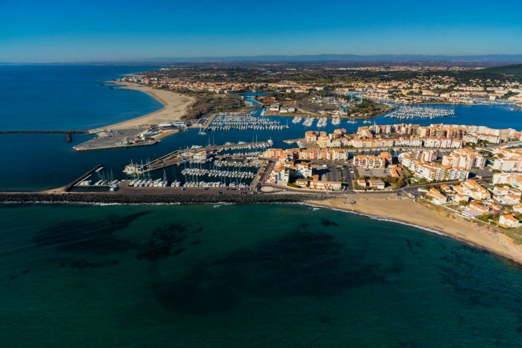 Vue aérienne d'Agde département choisir pour un séjour en camping