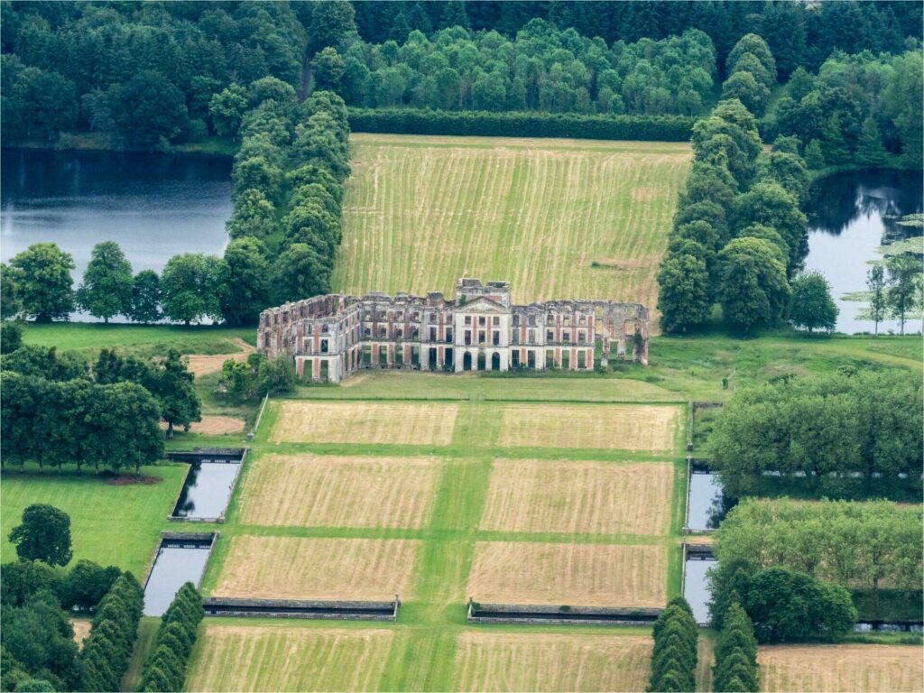 Vue aérienne du château de La Ferté-Vidame