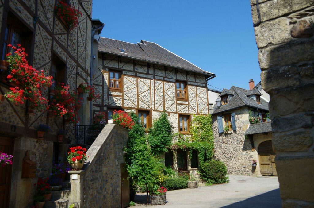 Sainte-Eulalie-d’Olt dans les villages de l'Aveyron