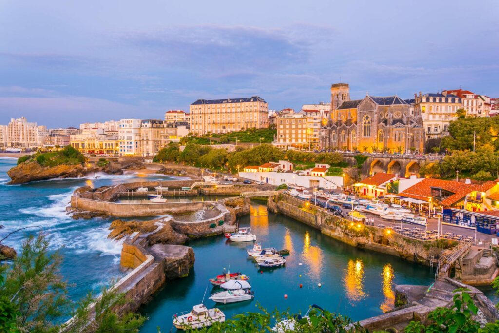 Vue sur la marina de Biarritz